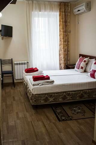 Гостиница Елена Анапа Двухместный номер с 2 отдельными кроватями-1