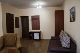 Гостиница Елена Анапа Улучшенный трехместный номер-3