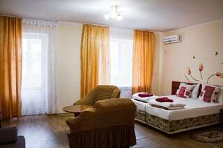 Гостиница Елена Анапа Улучшенный трехместный номер-4