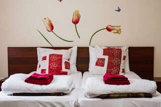 Гостиница Елена Анапа Улучшенный трехместный номер-1